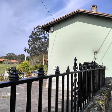 Cuetu Del Pradon Holiday home *